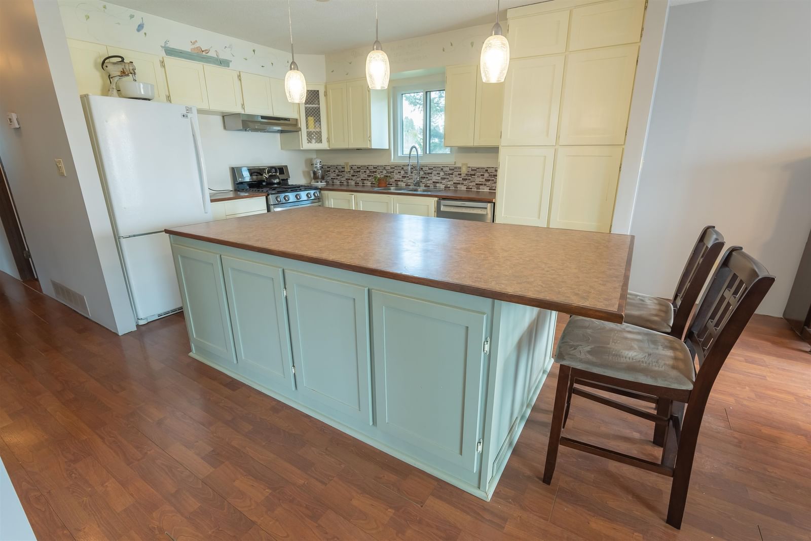 Listing Image 4