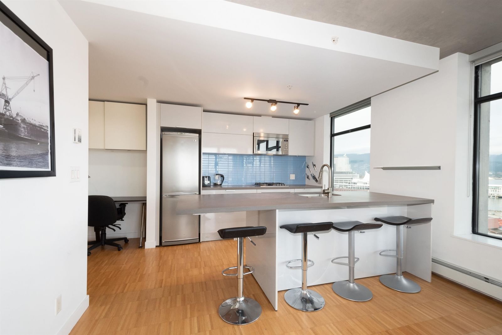 Listing Image 9