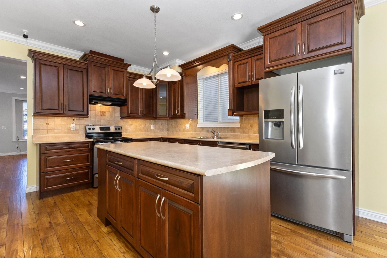 Listing Image 12