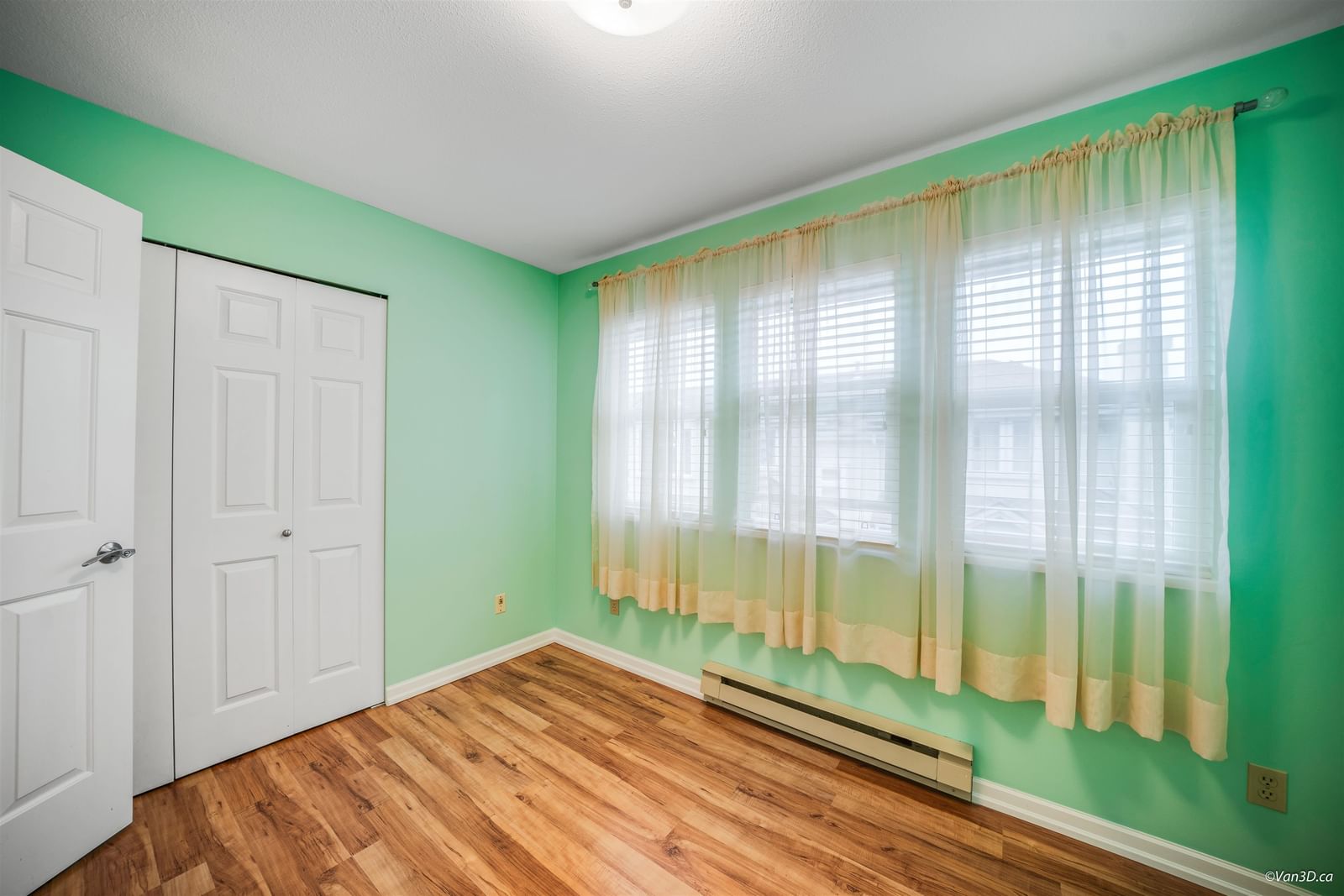 Listing Image 3