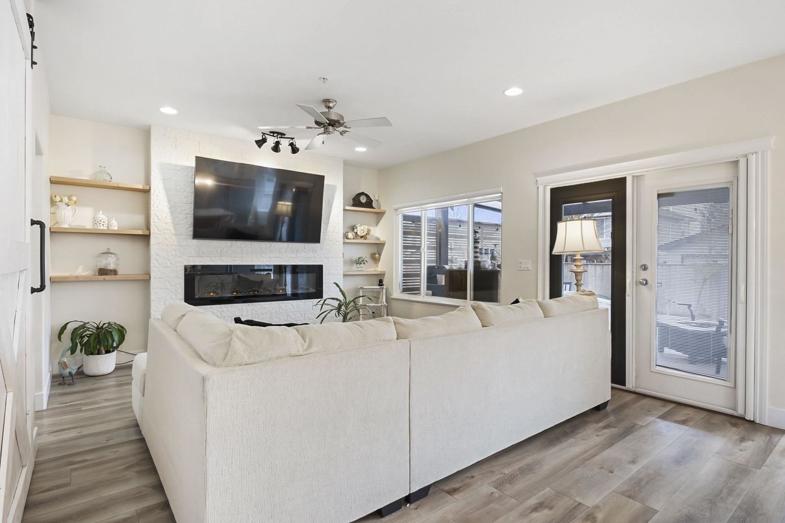 Listing Image 10