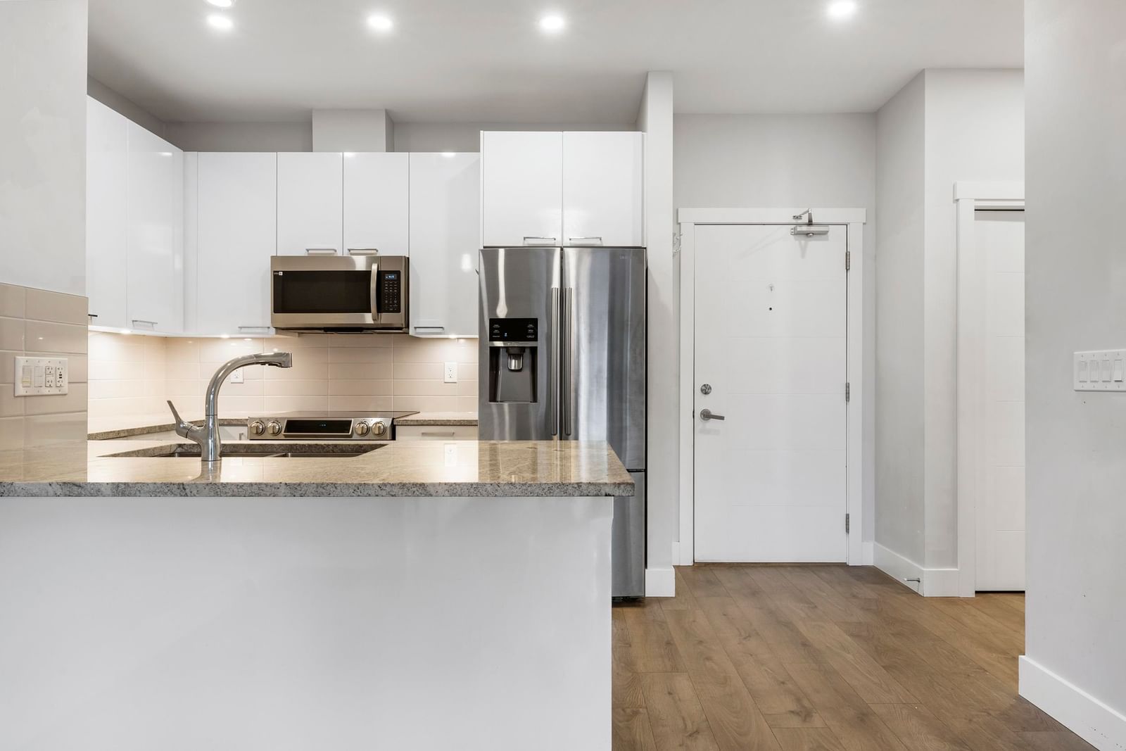 Listing Image 19