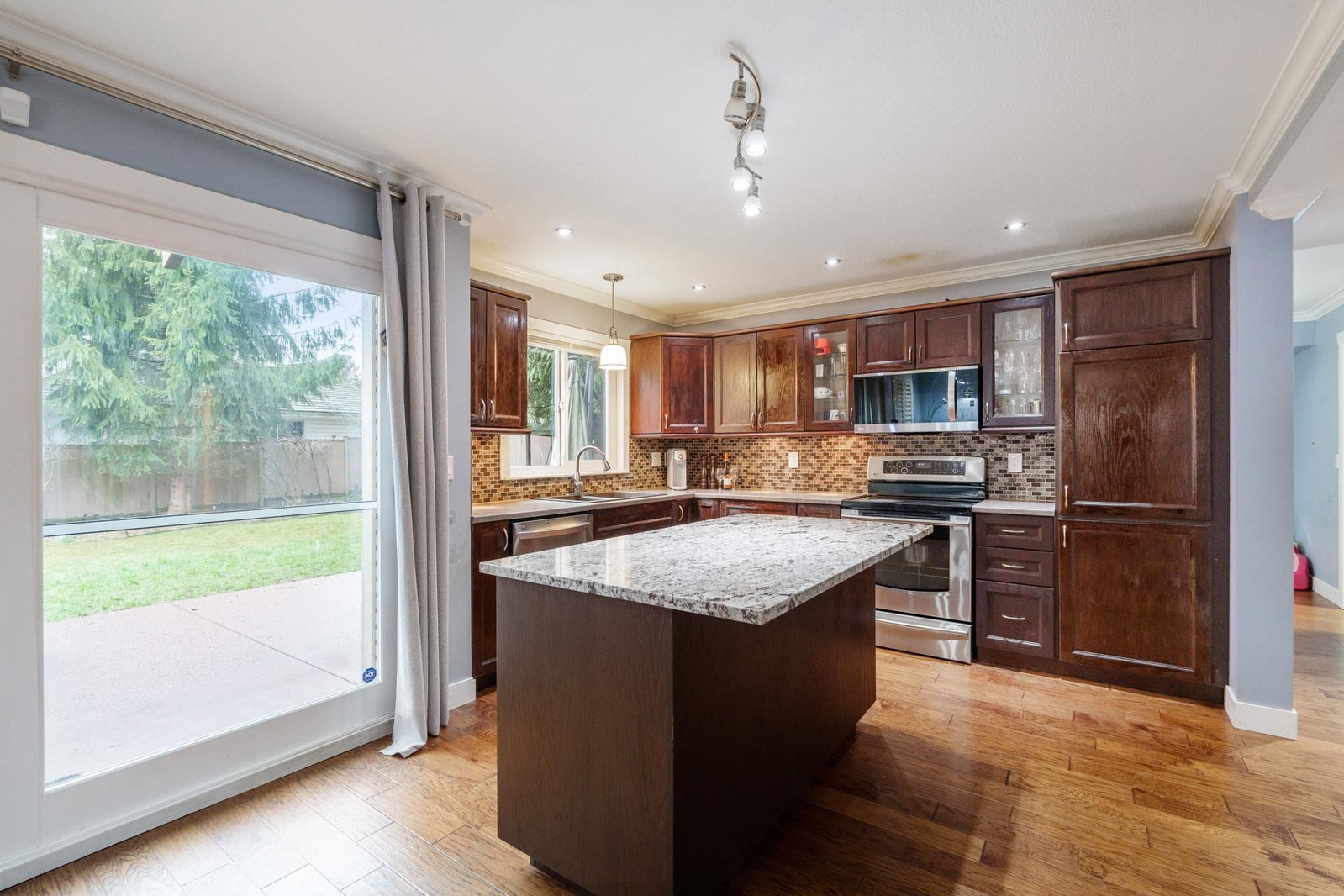 Listing Image 9