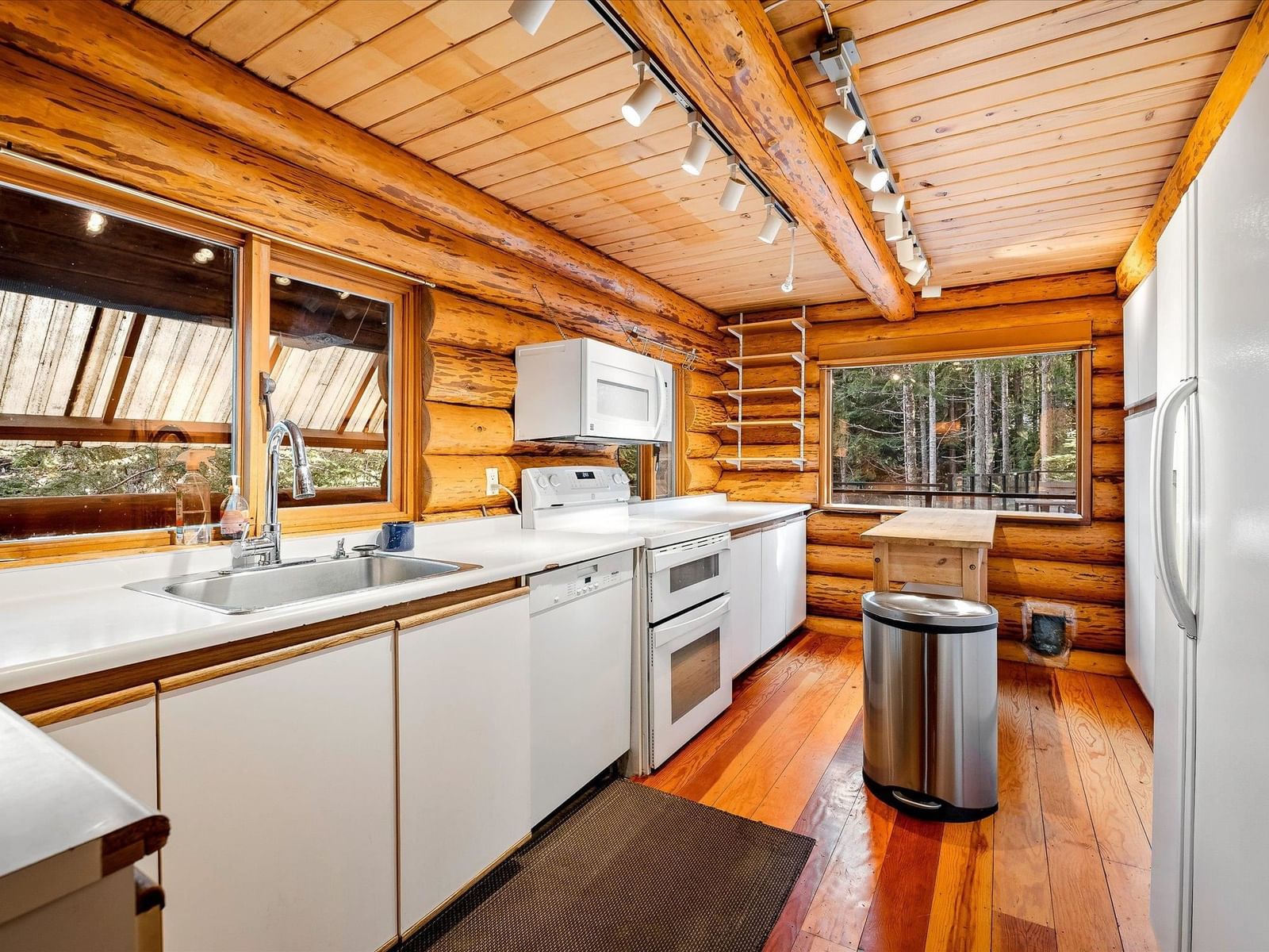 Listing Image 8