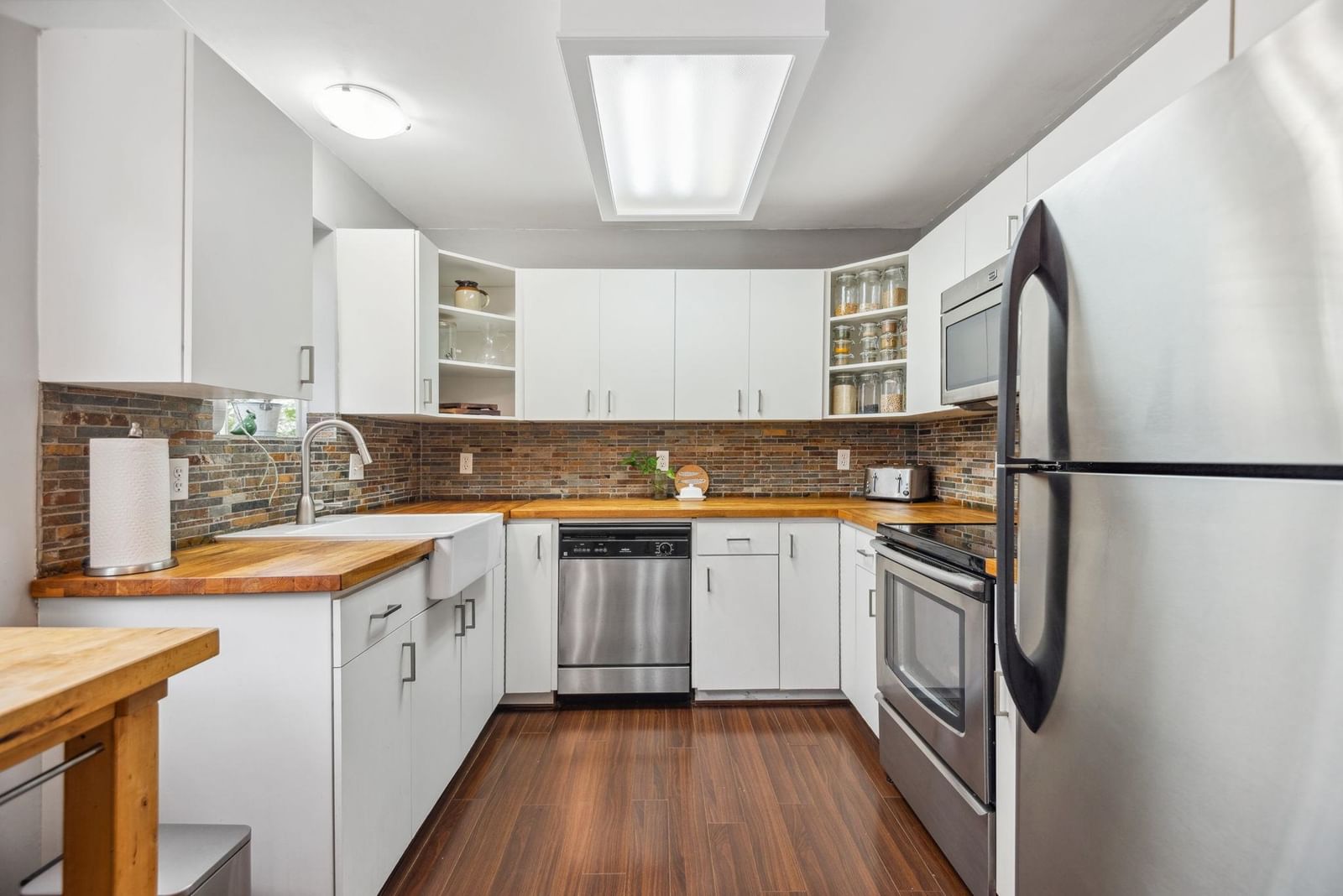 Listing Image 12
