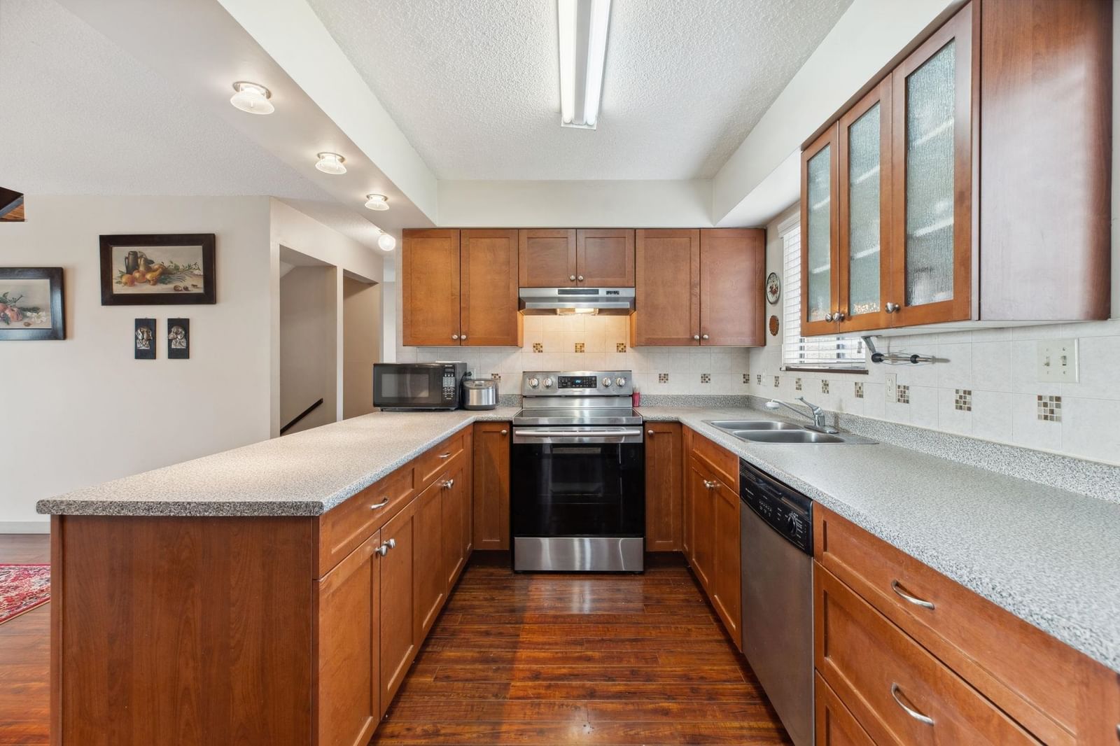 Listing Image 9