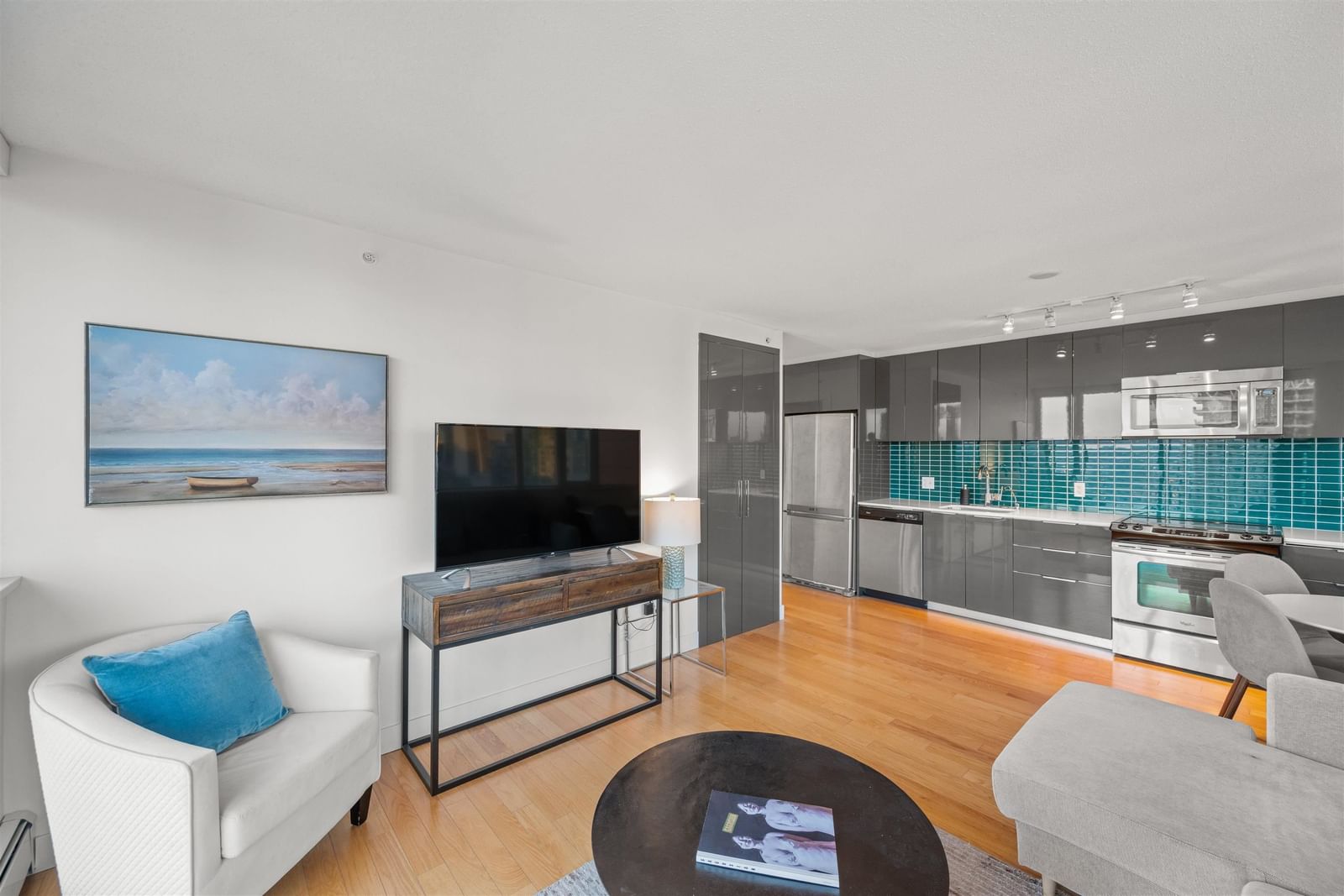 Listing Image 8