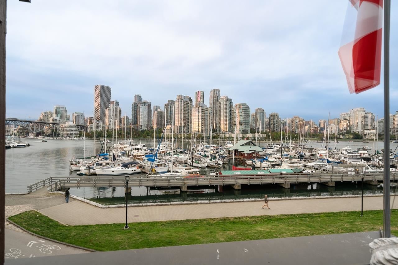 Listing Image 12