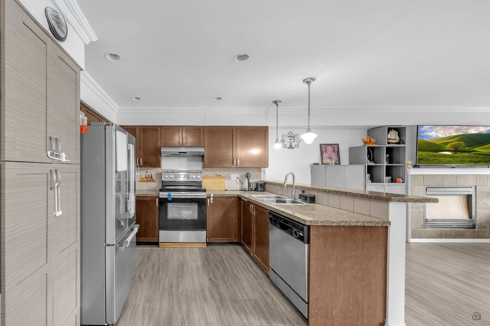 Listing Image 10