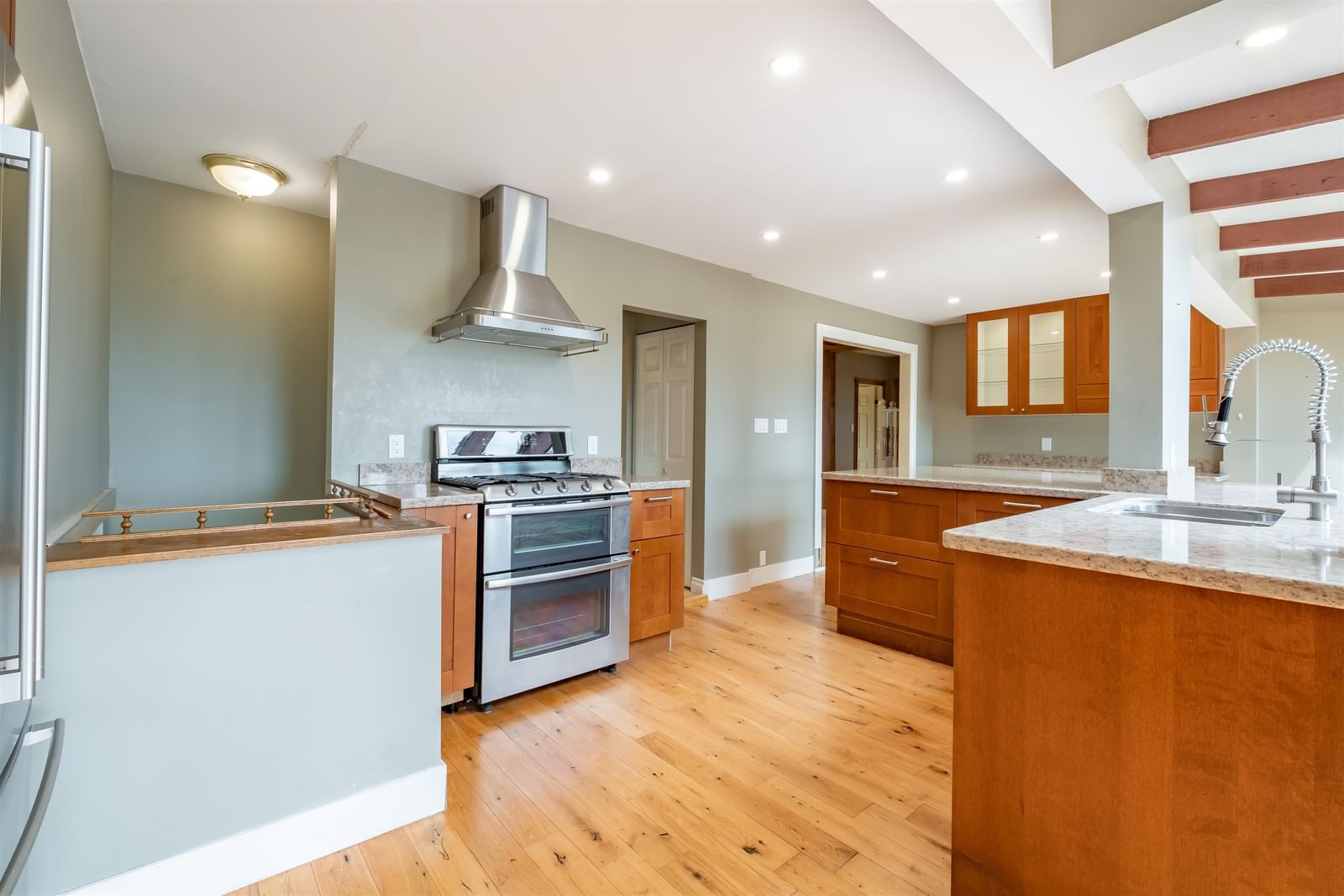 Listing Image 10