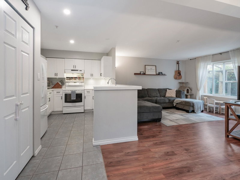 111 - 5711 Ebbtide Street, Sechelt, V7Z 0J5 | Image 2