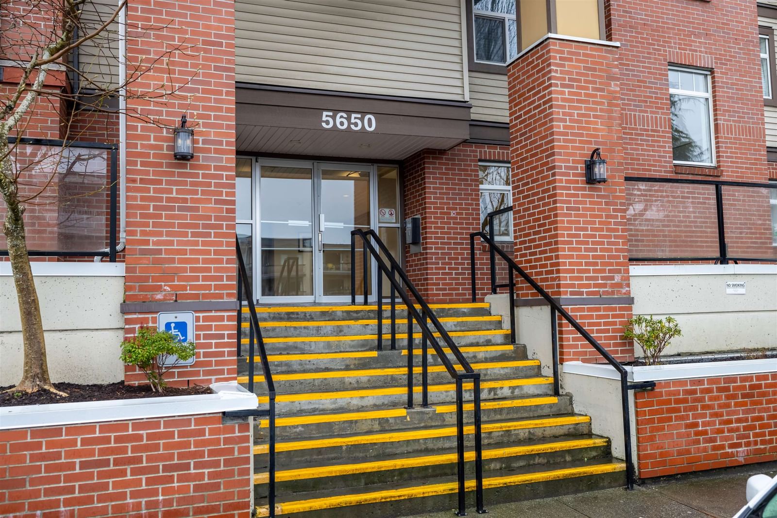 Listing Image 3