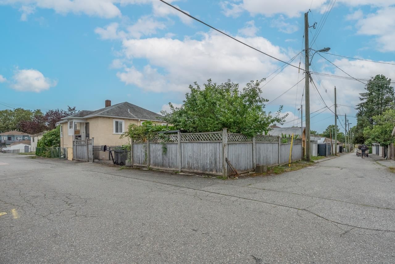 Listing Image 4