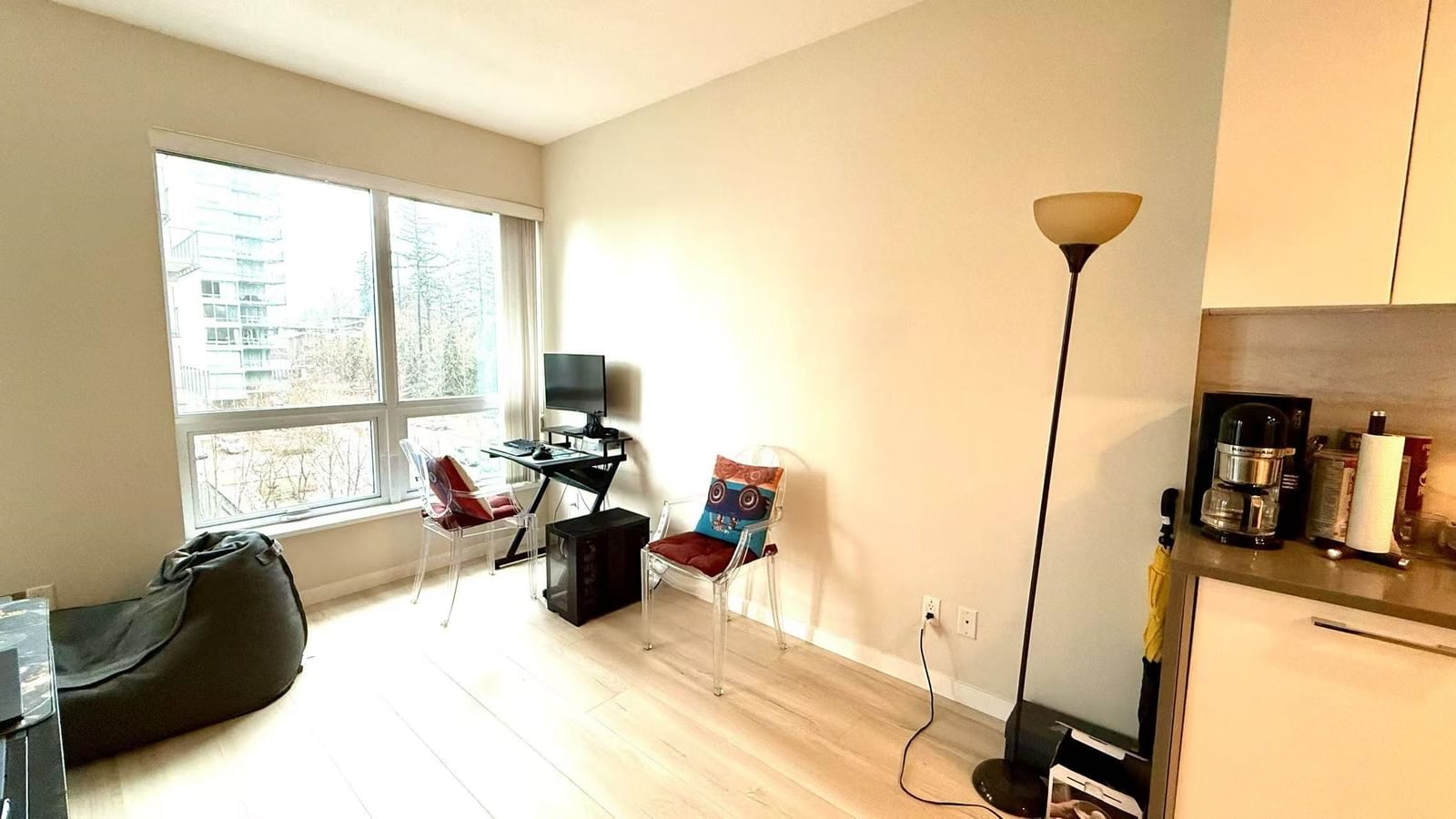 Listing Image 8