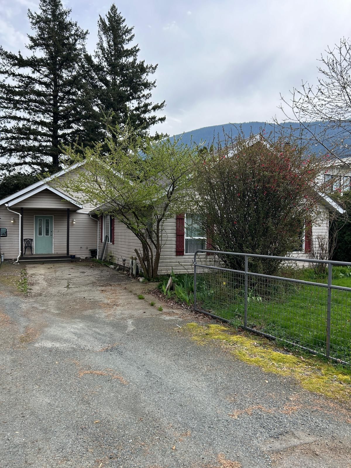Listing Image 4