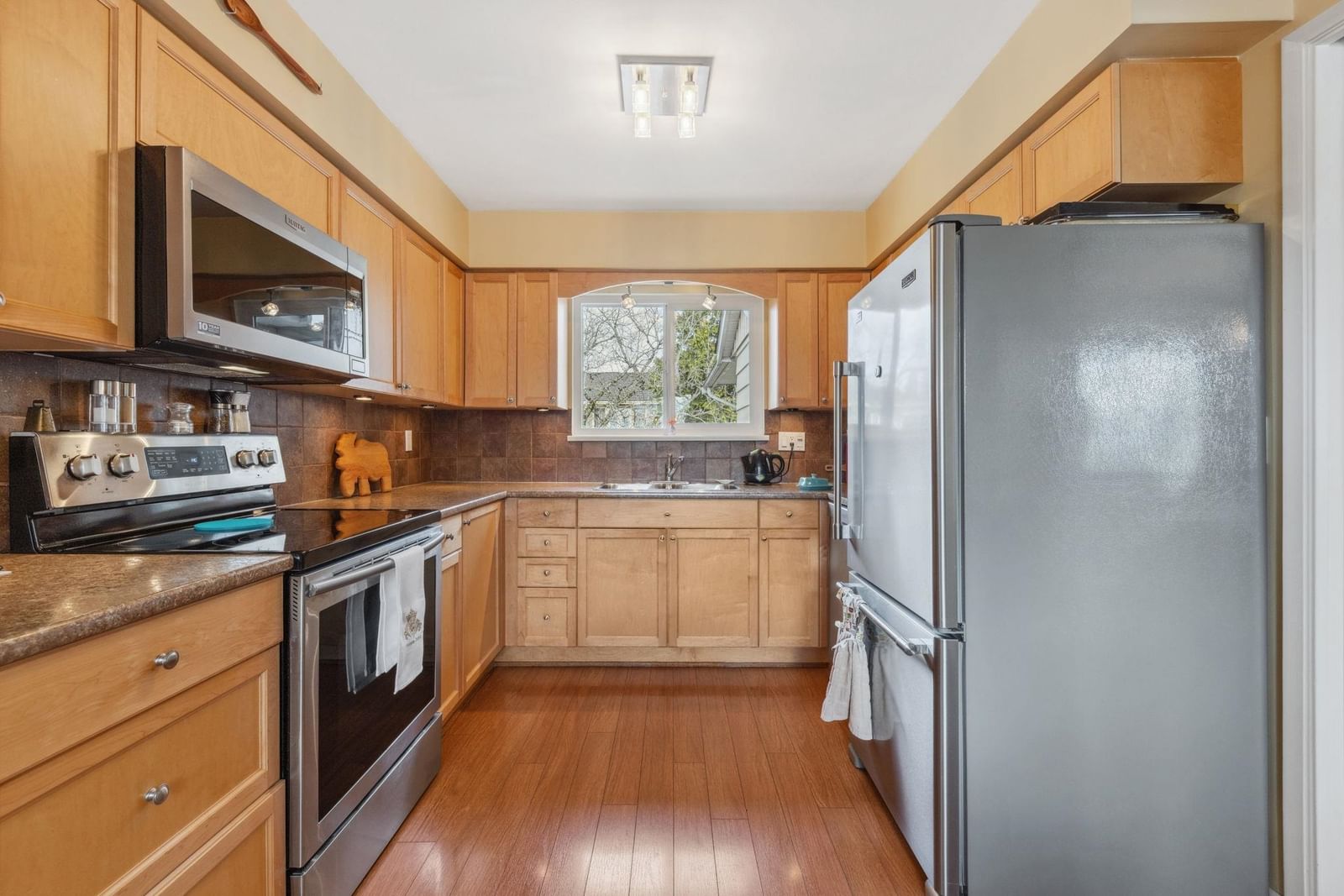 Listing Image 8