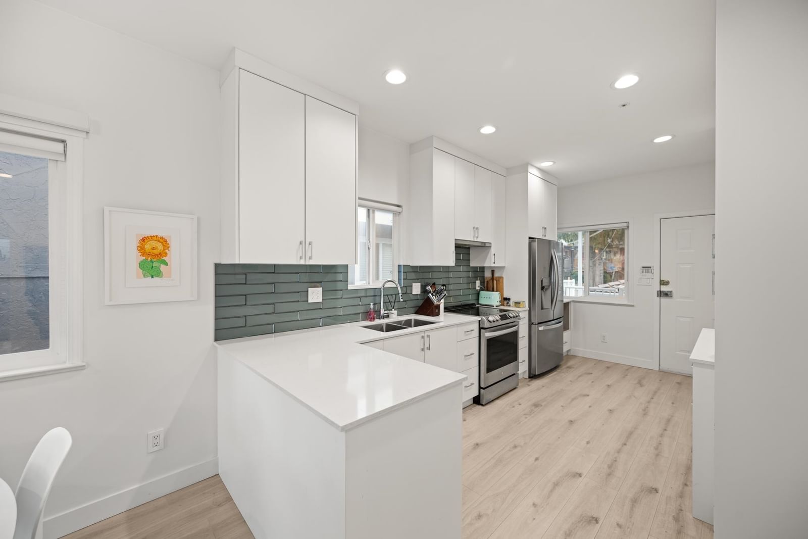 Listing Image 10