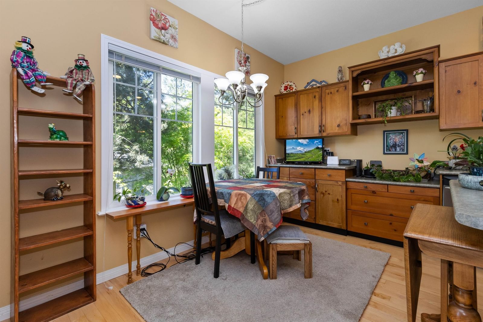 Listing Image 4