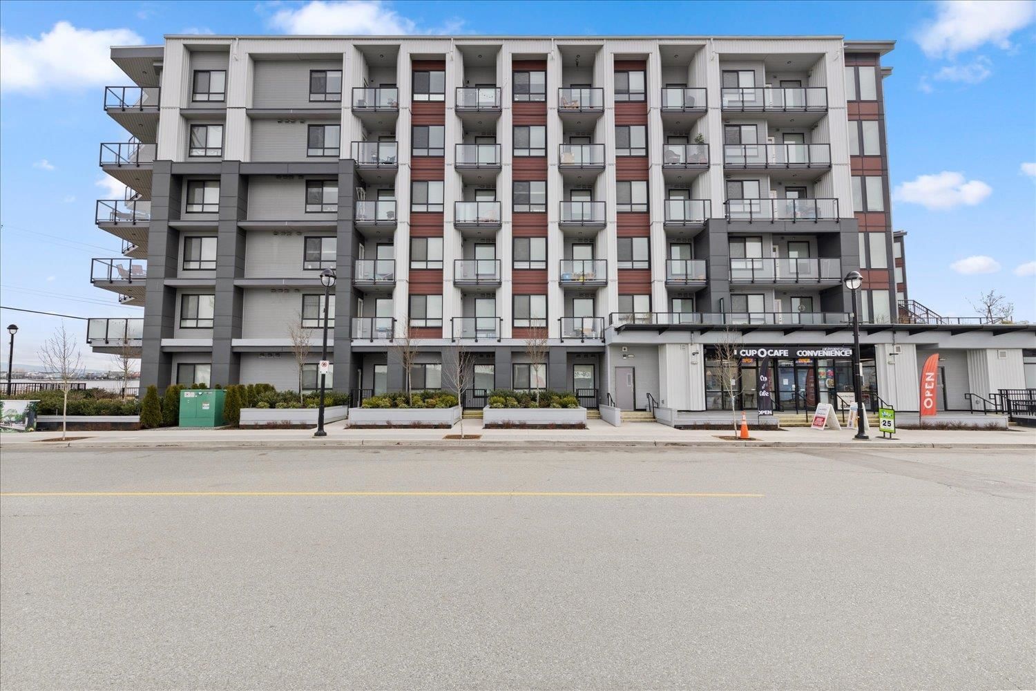 Listing Image 4