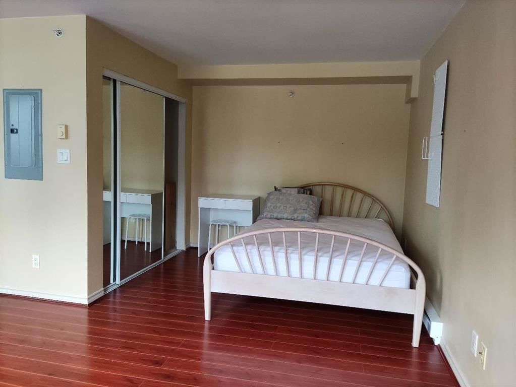 Listing Image 6