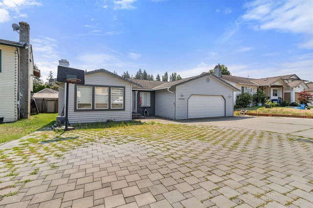 32762 Esquimalt Terrace