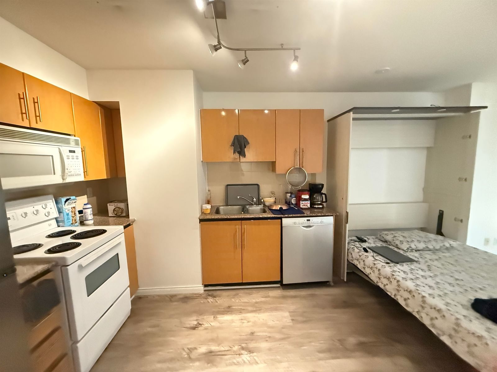 Listing Image 5