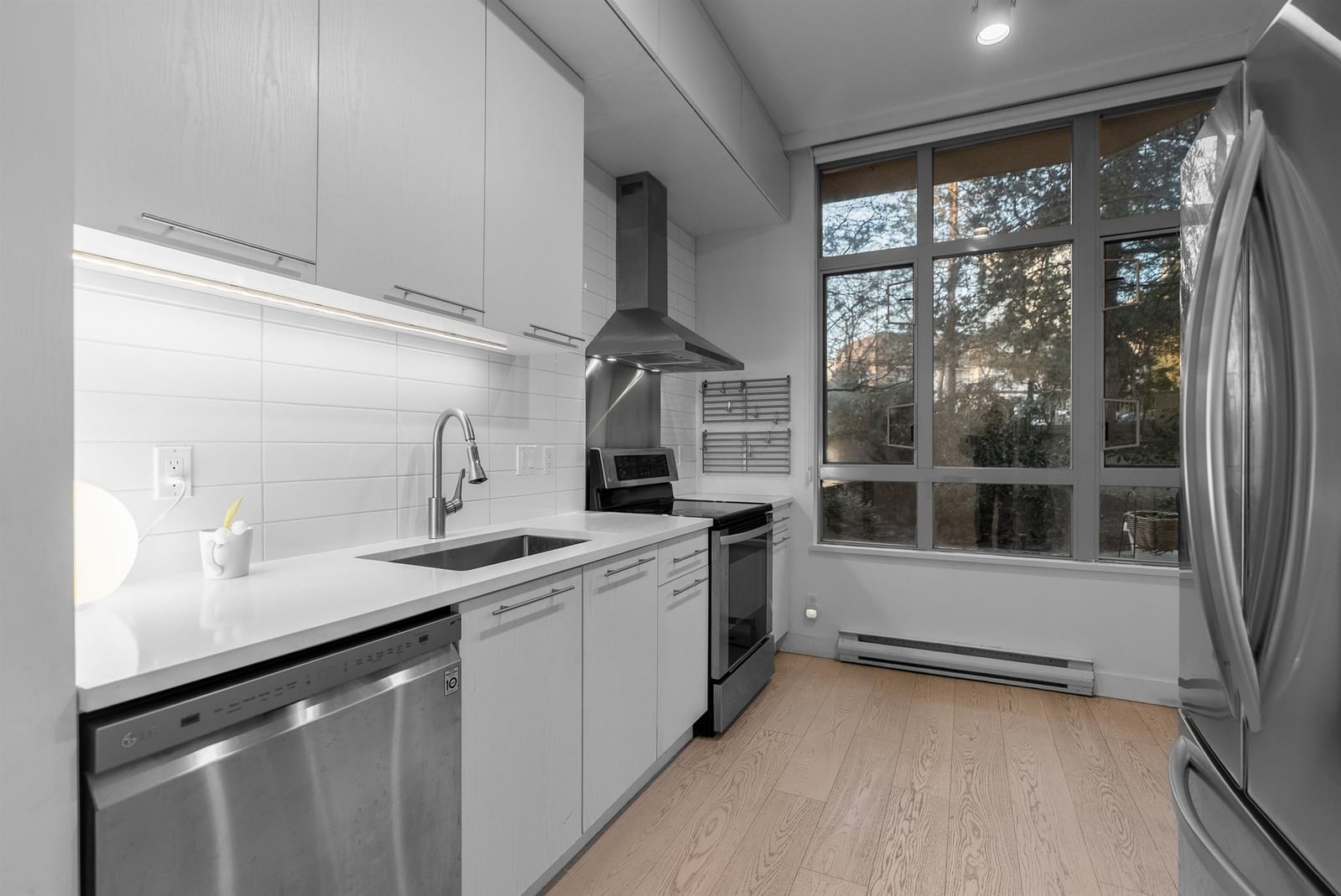 Listing Image 5