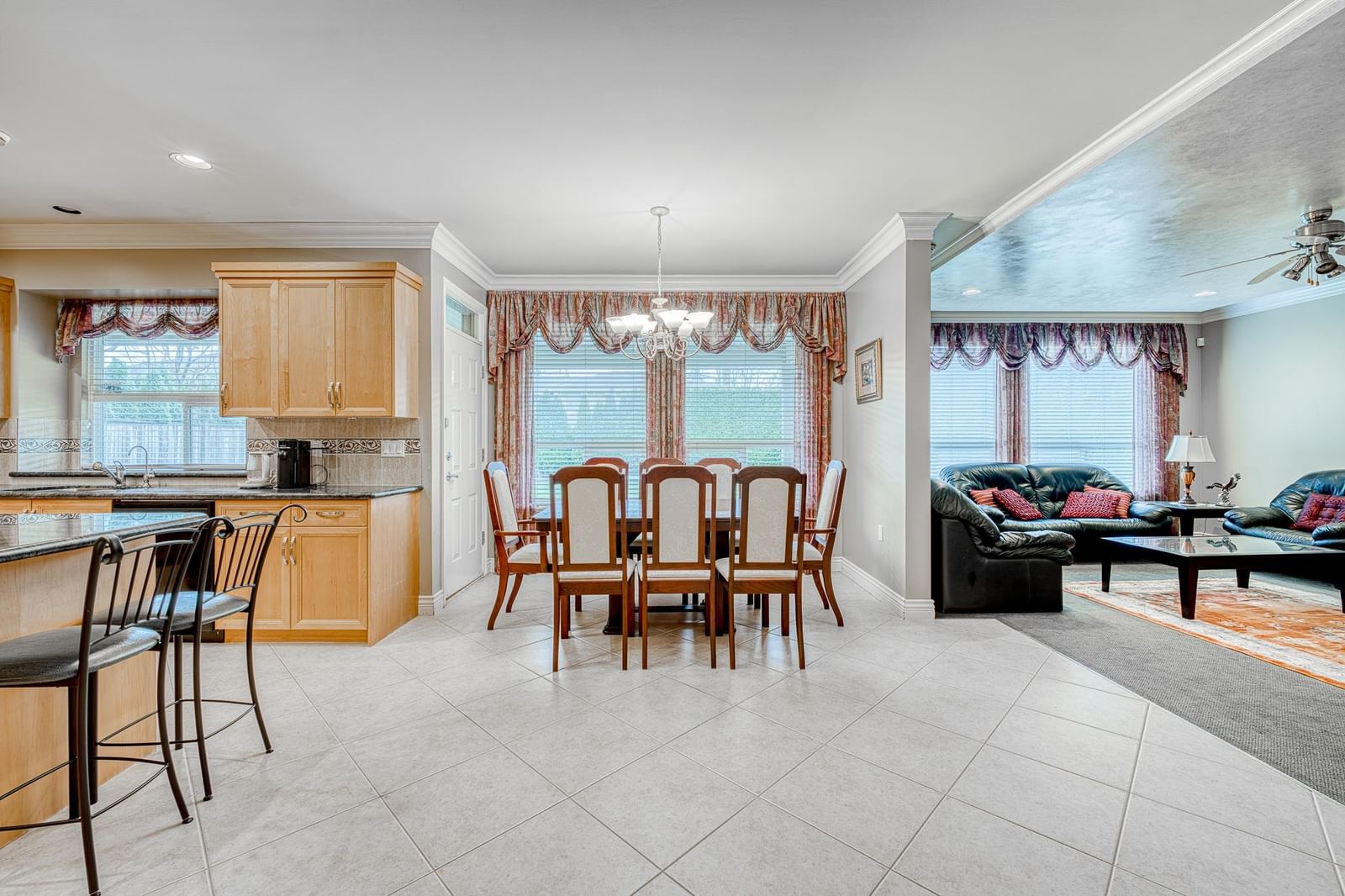 Listing Image 8