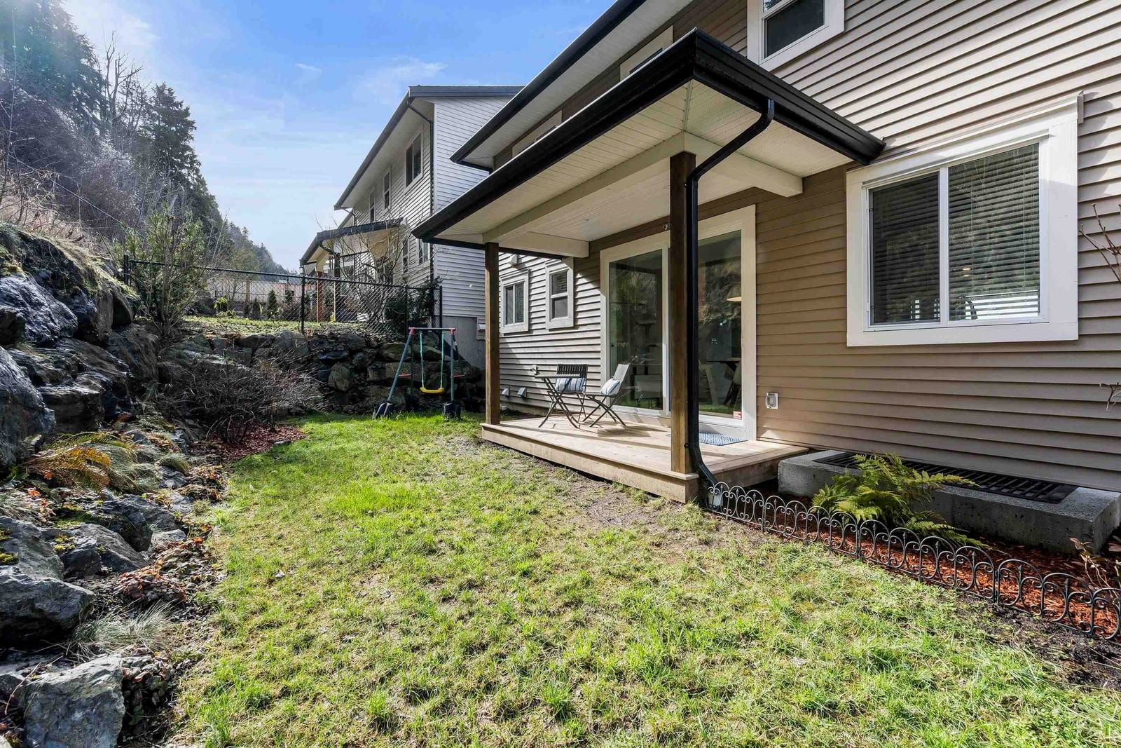 Listing photo 3