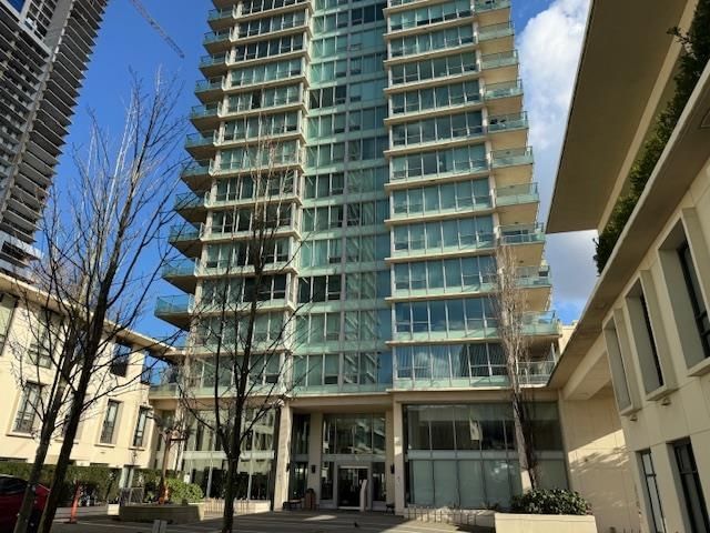 2232 Douglas Road #305, Burnaby, British Columbia