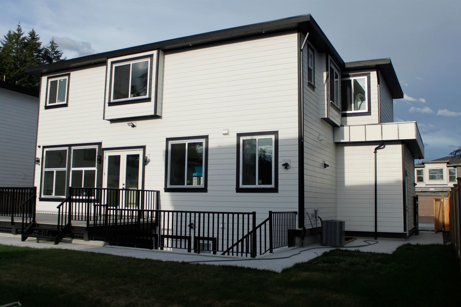 Listing Image 11