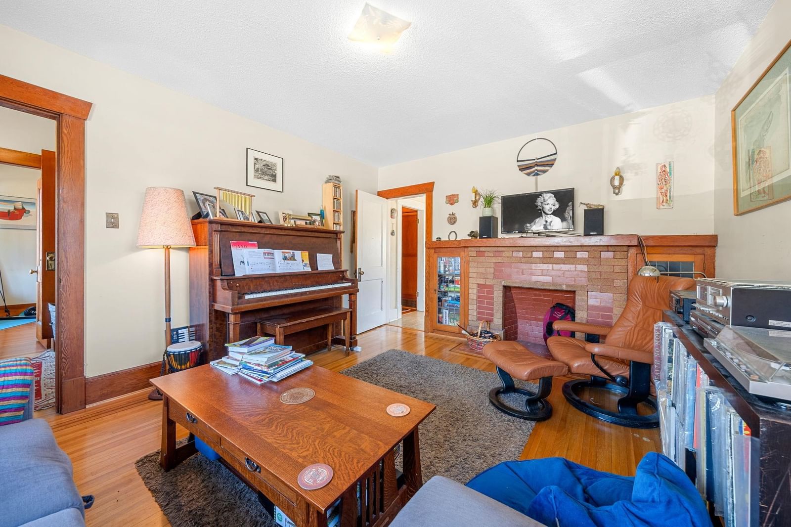 Listing Image 12