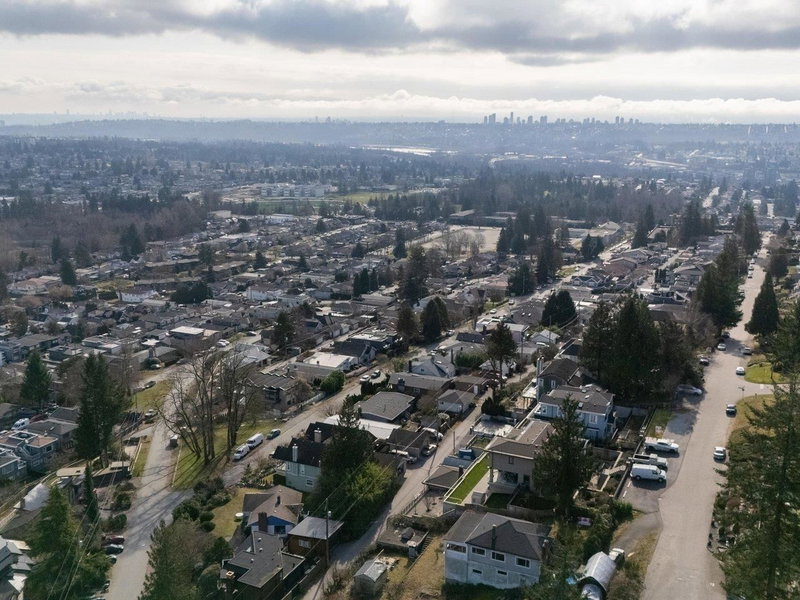 151 Holdom Avenue, Burnaby, V5B 1K2 | Image 3