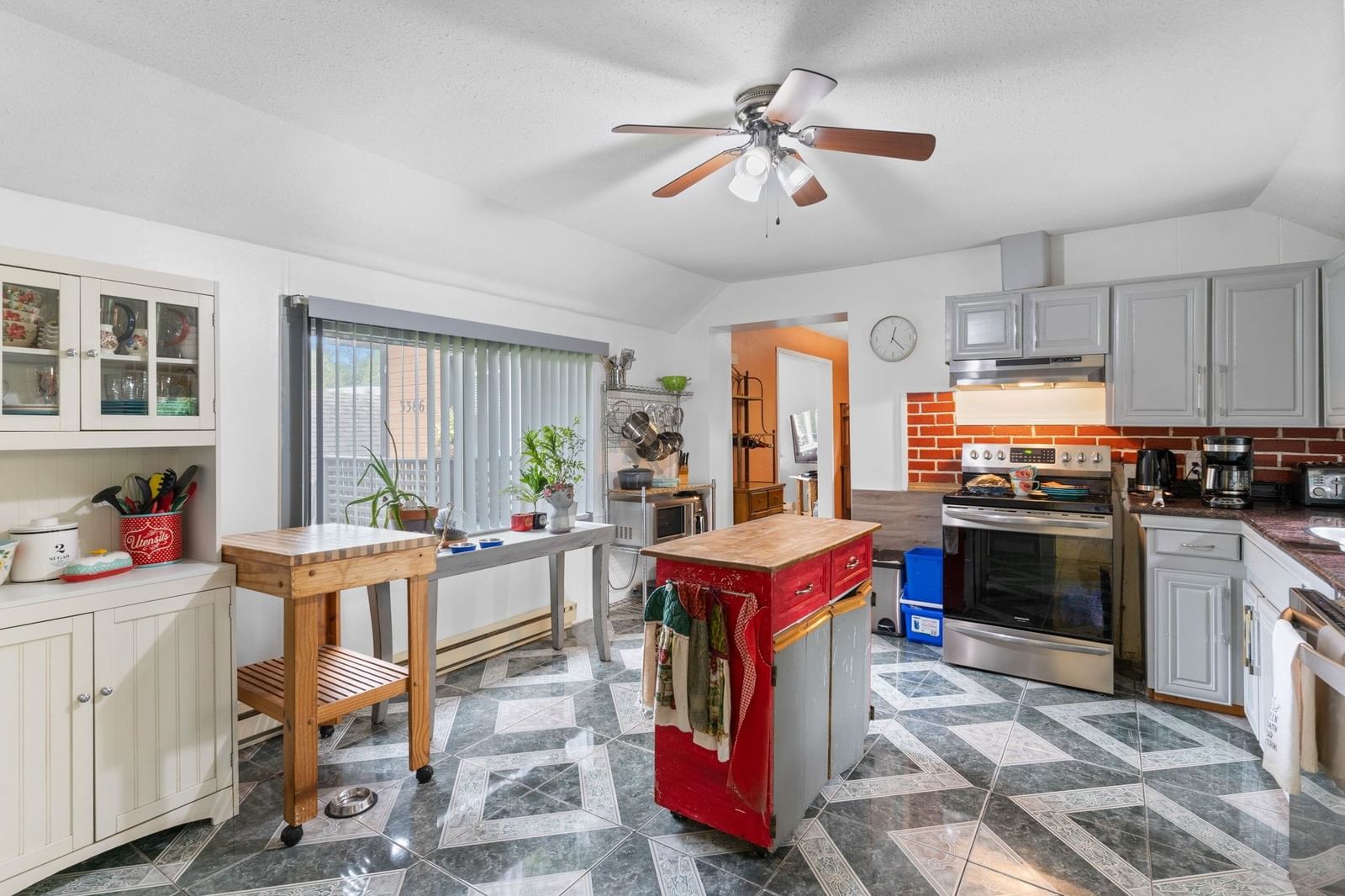 Listing Image 9