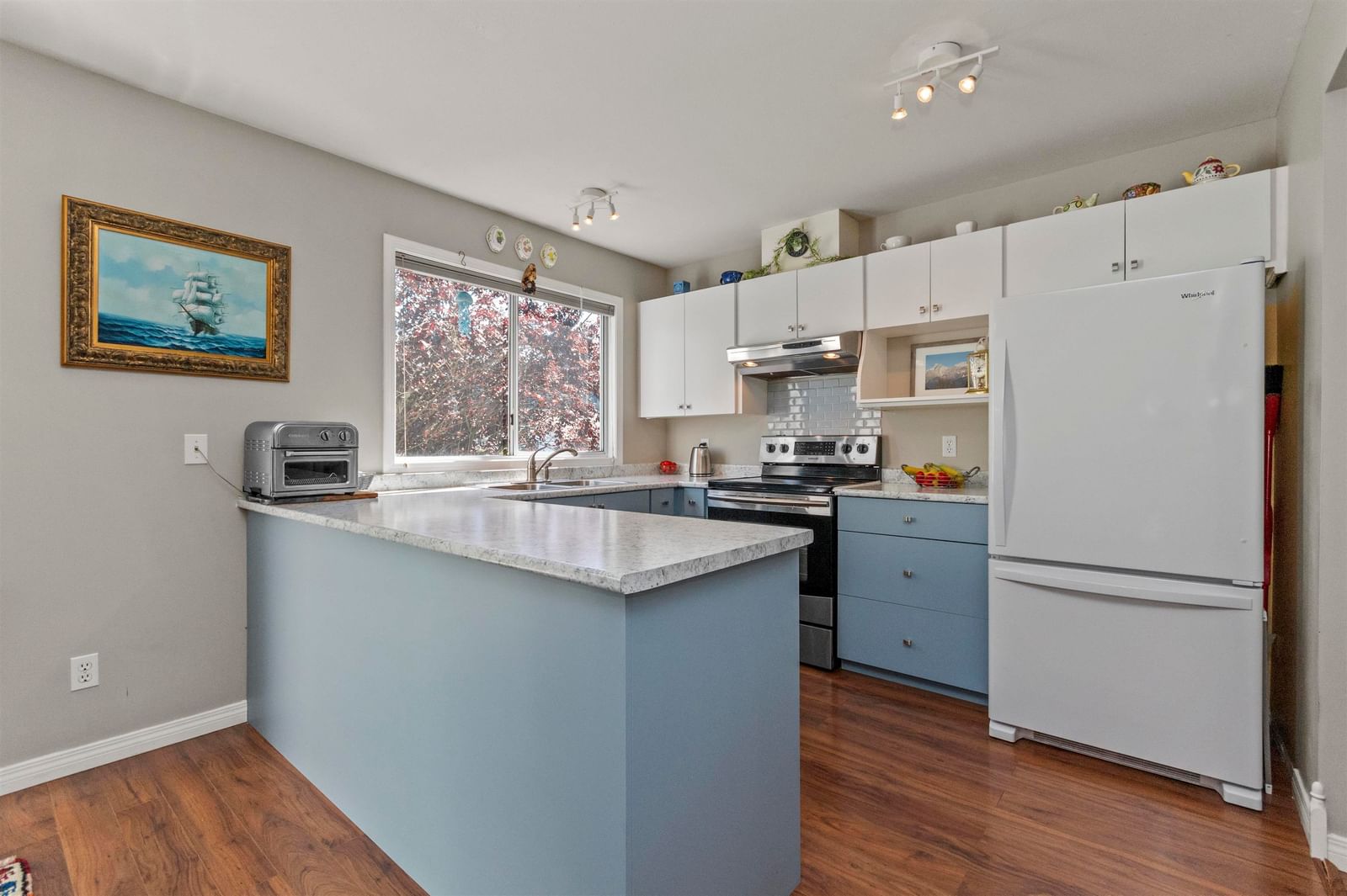 Listing Image 10