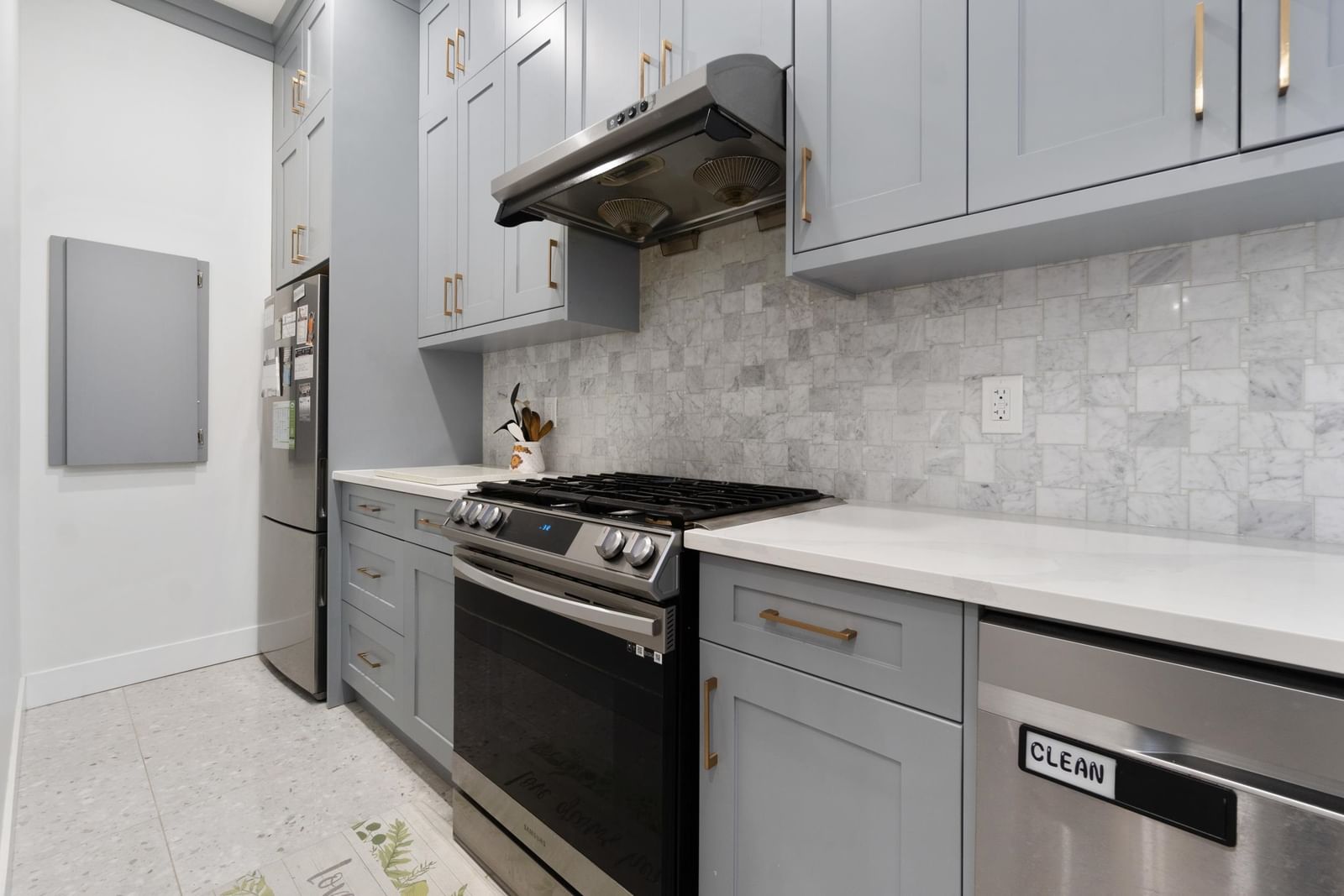 Listing Image 10