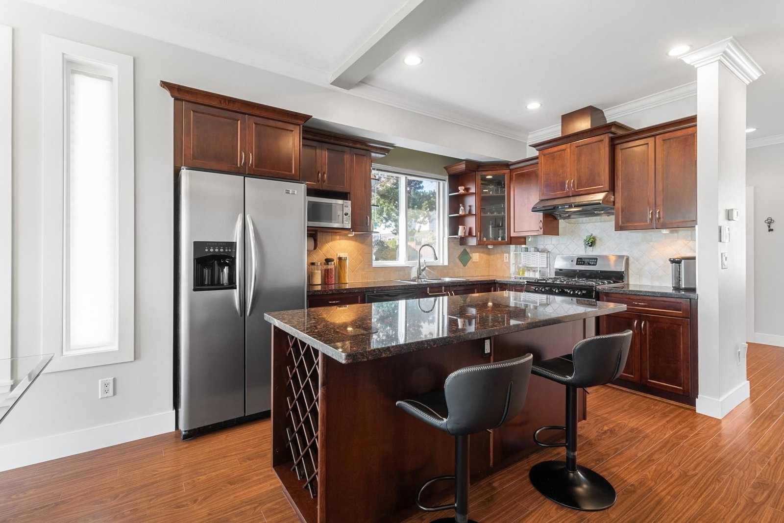 Listing Image 11