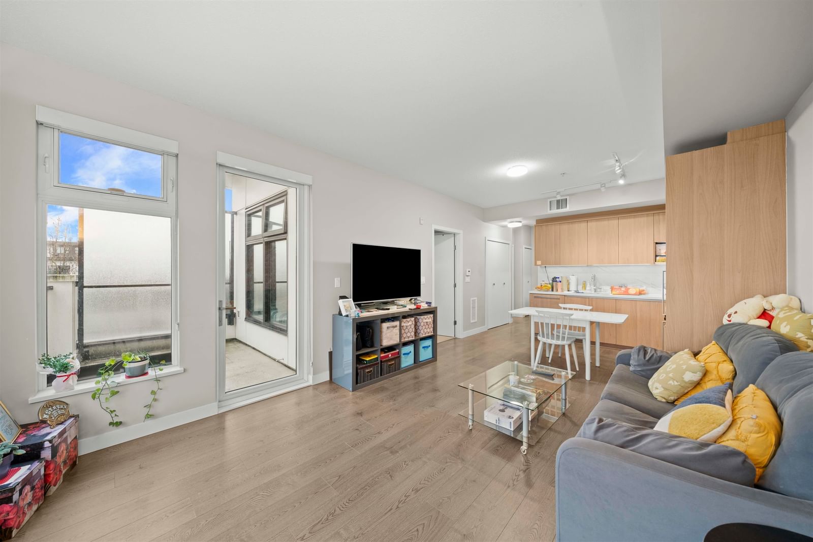 Listing Image 3
