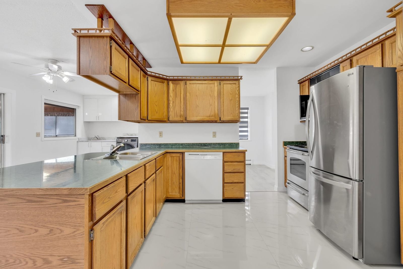 Listing Image 11