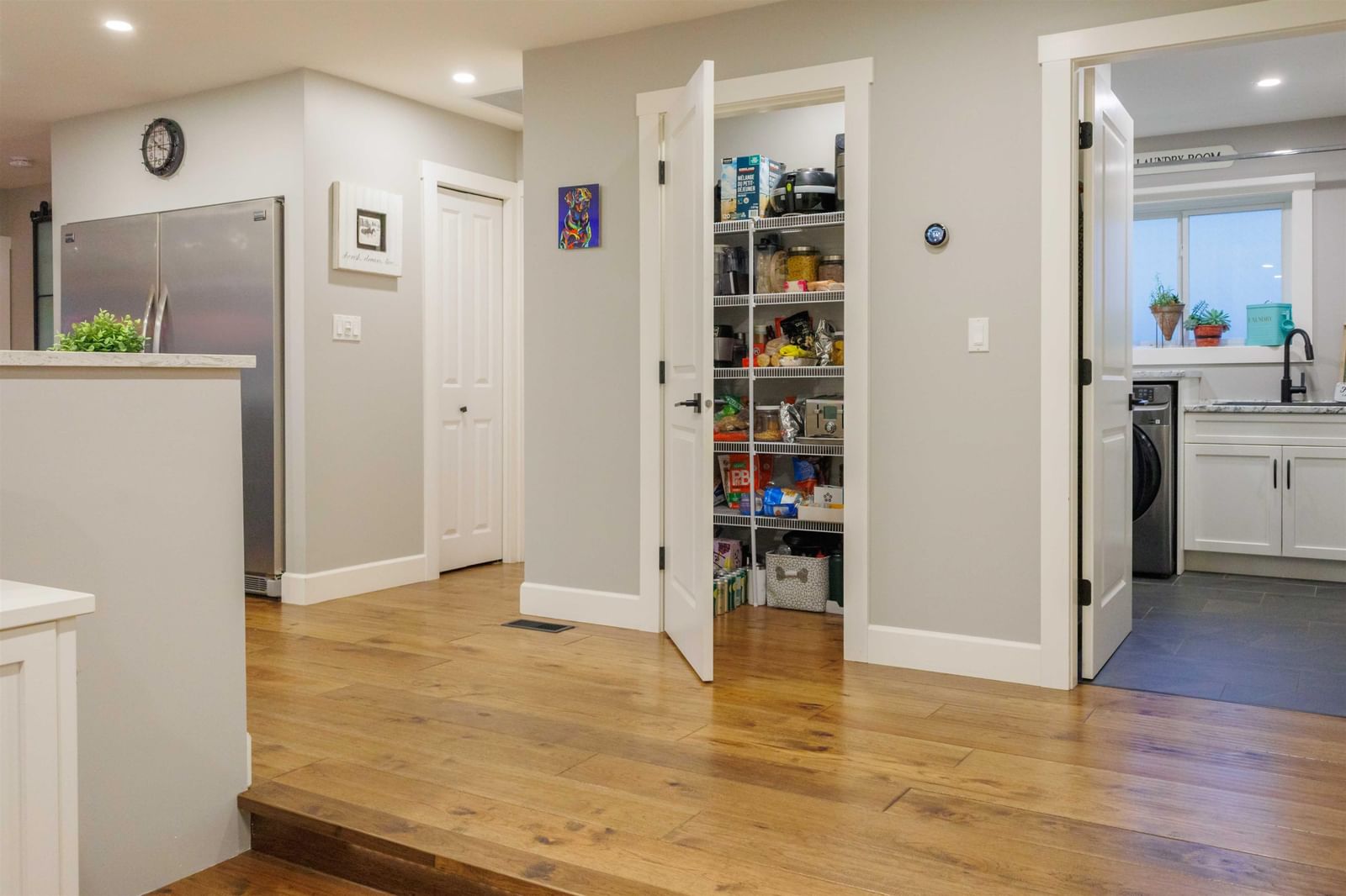 Listing Image 4