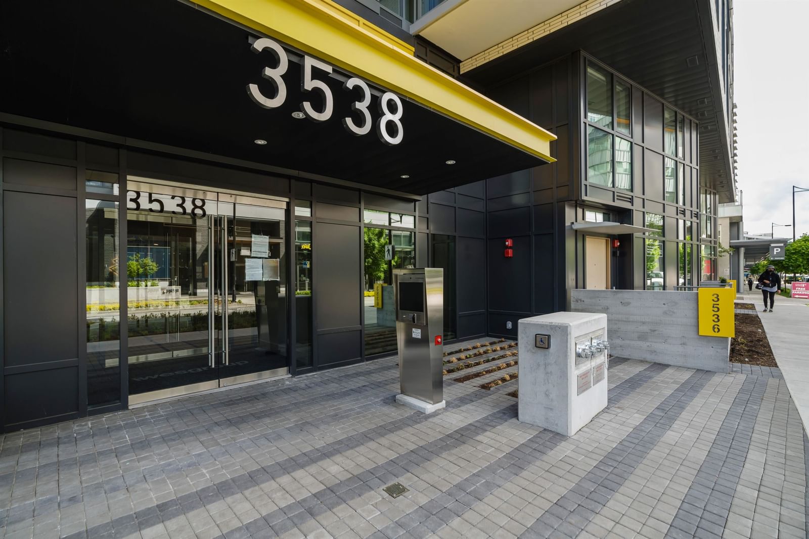 Listing Image 9