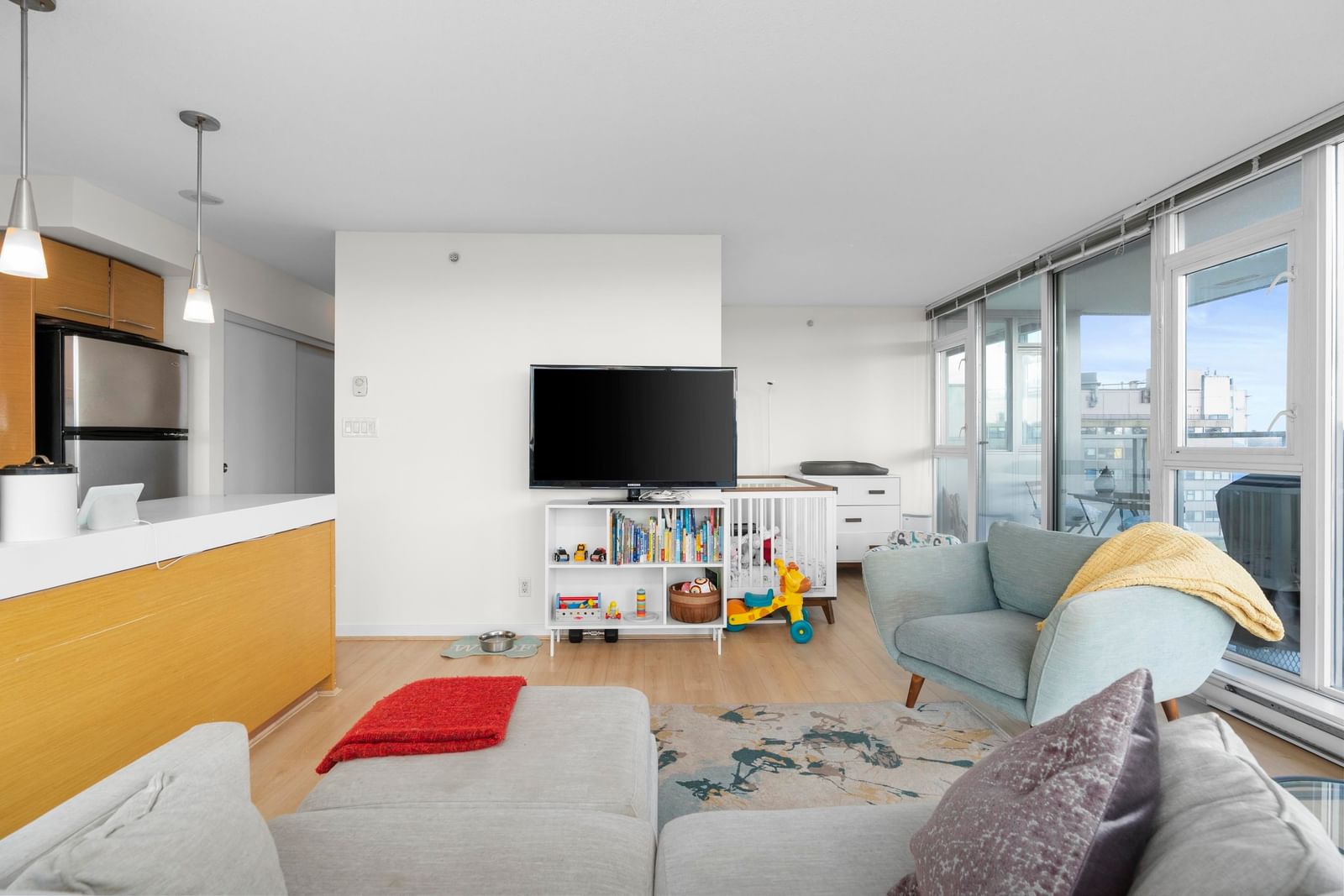 Listing Image 5