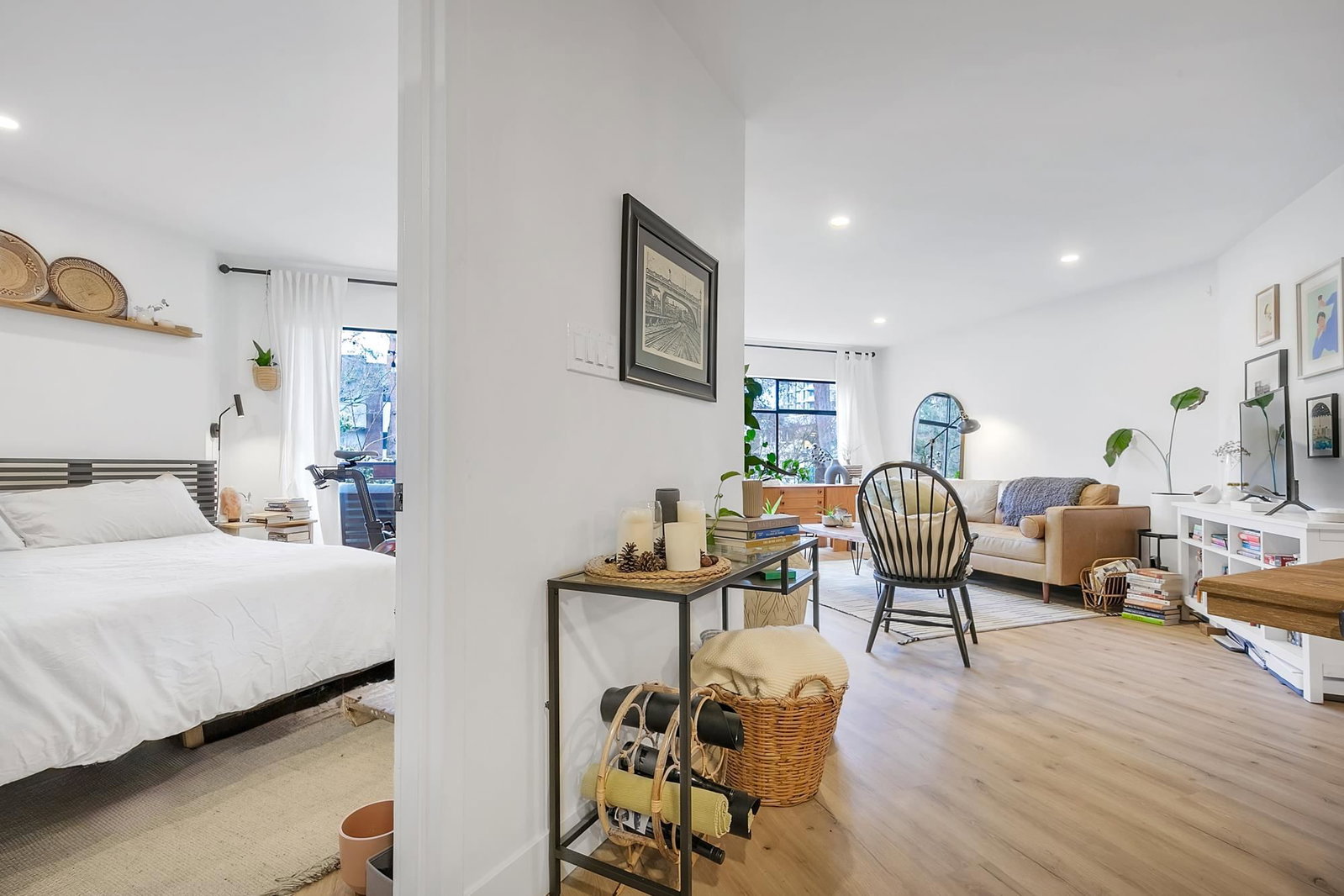Listing Image 10