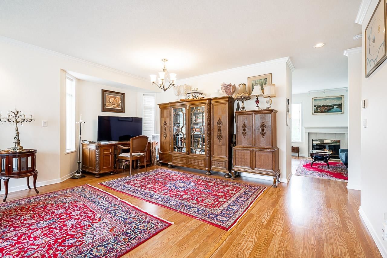 Listing Image 5