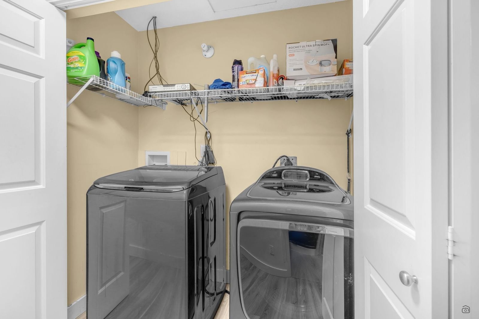 Listing Image 12