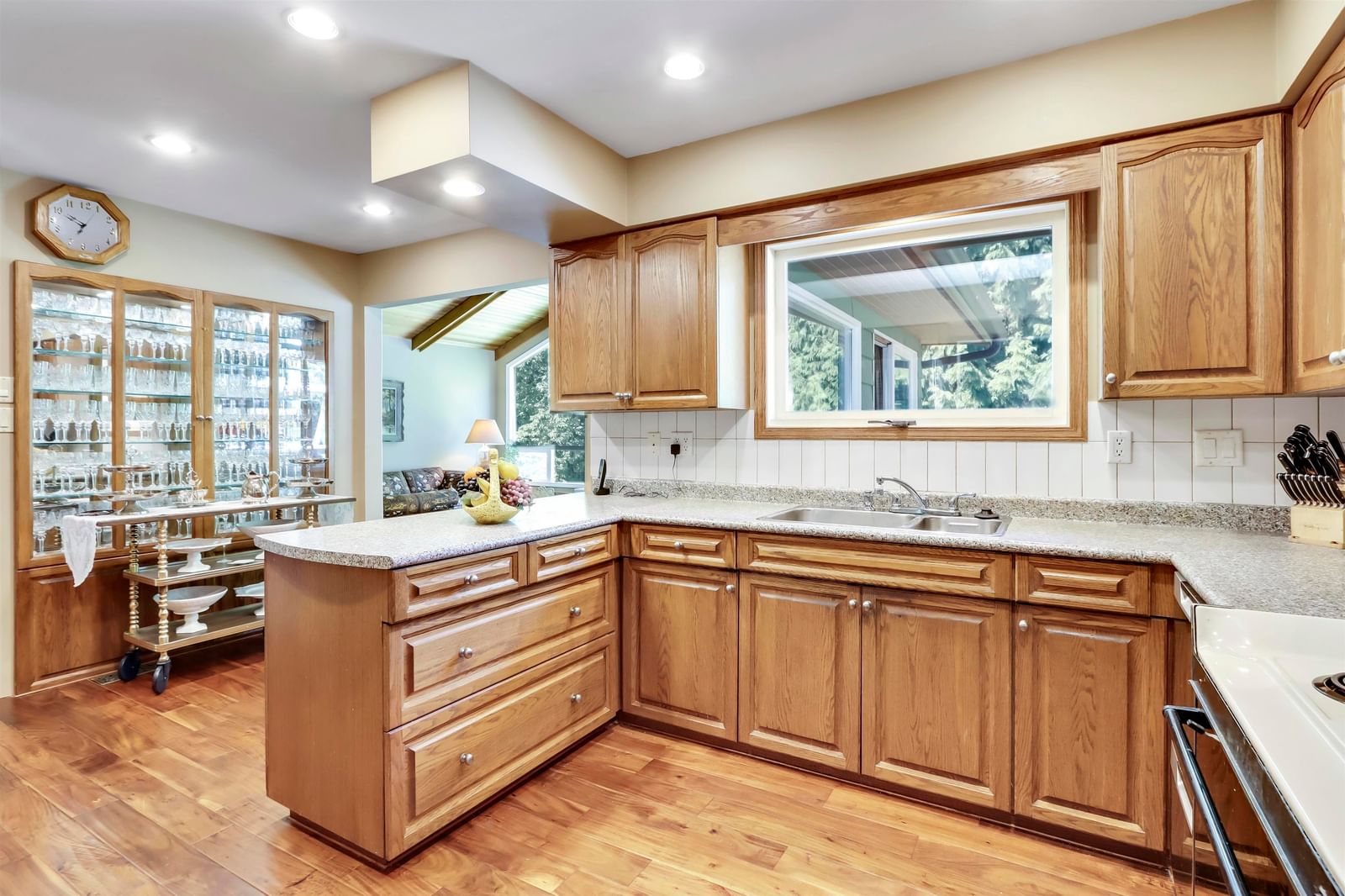 Listing Image 12