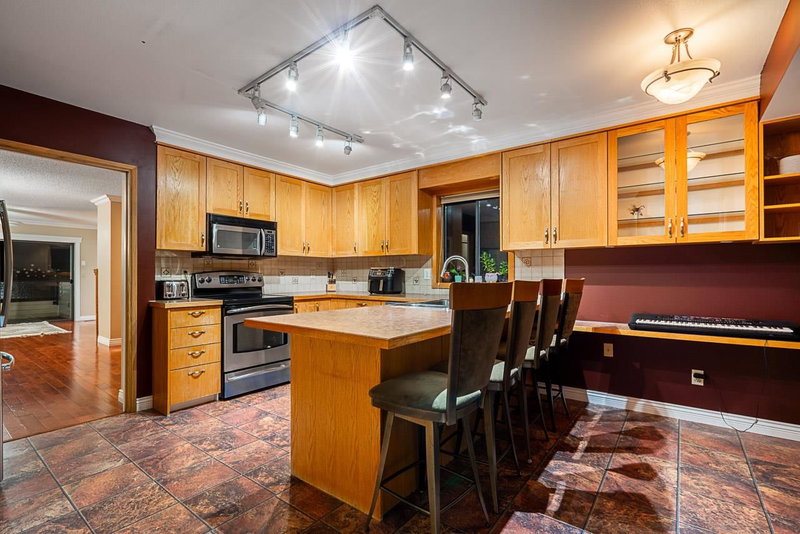 949 Lynwood Avenue, Port Coquitlam, V3B 6J7 | Image 2