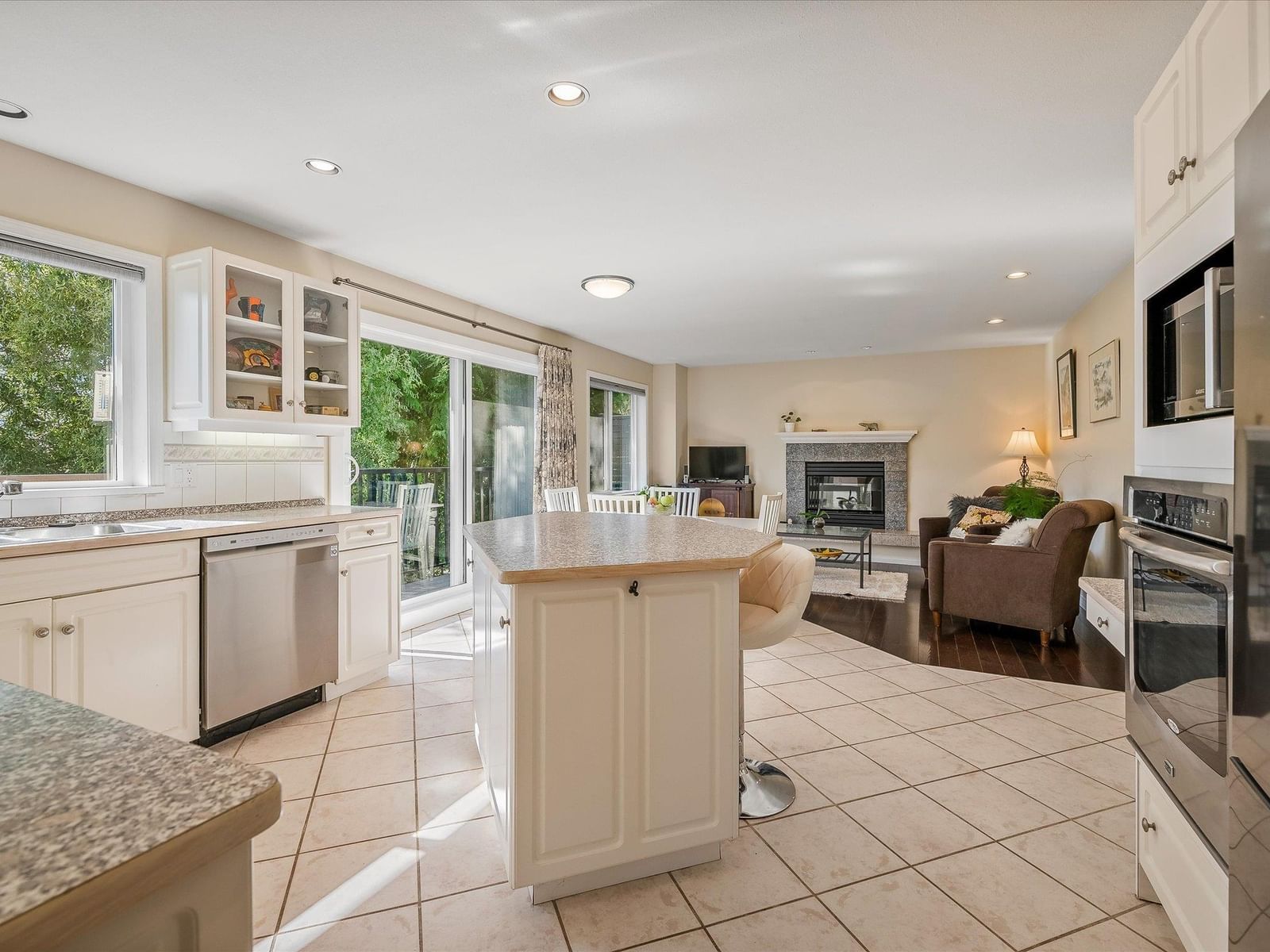 Listing Image 11