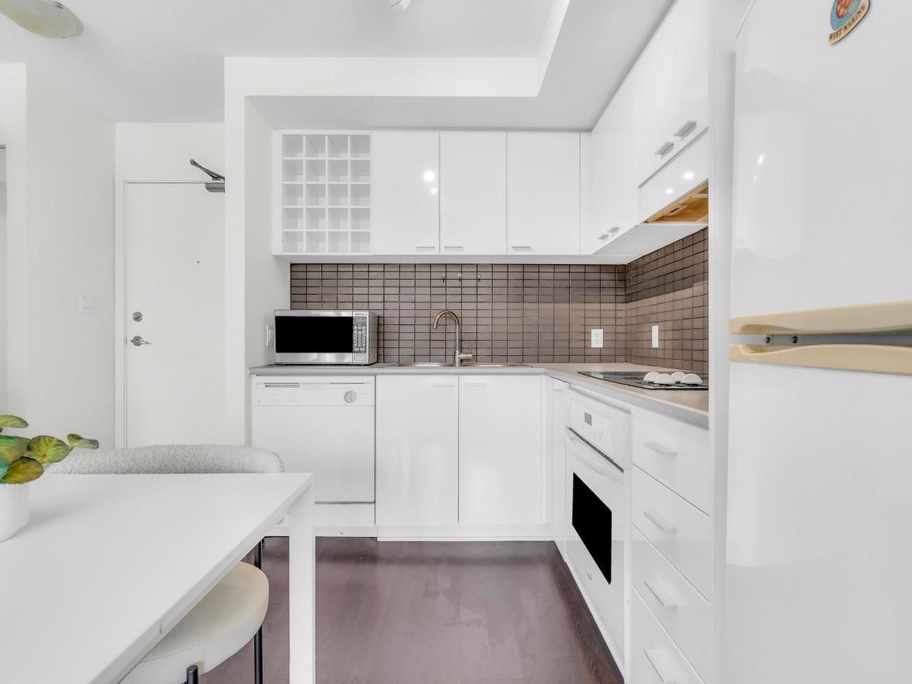 Listing Image 8