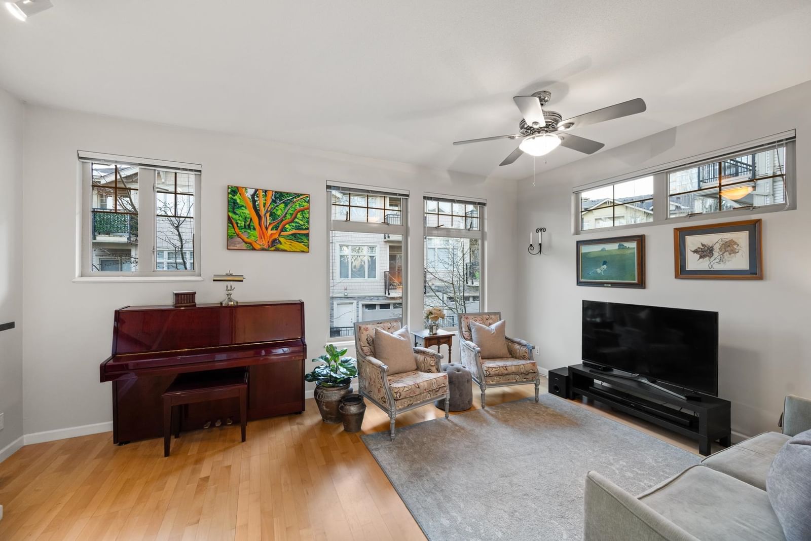 Listing Image 12